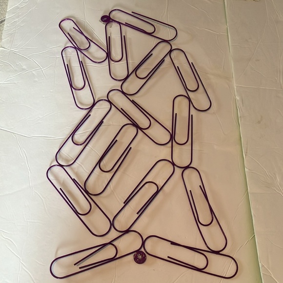 Purple paper clip bulletin board - Picture 4 of 7